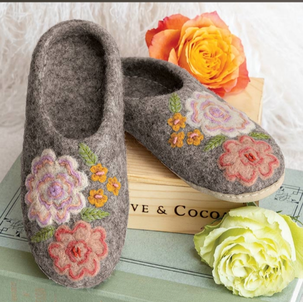 Olive & Cocoa Fleur Wool Slippers
